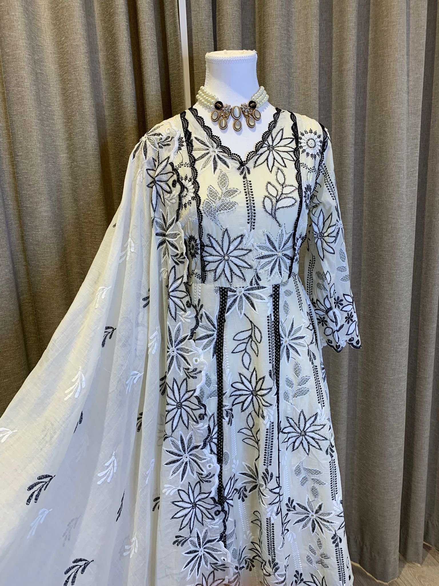 OffWhite & Black Mal Cotton Suit - Image 2